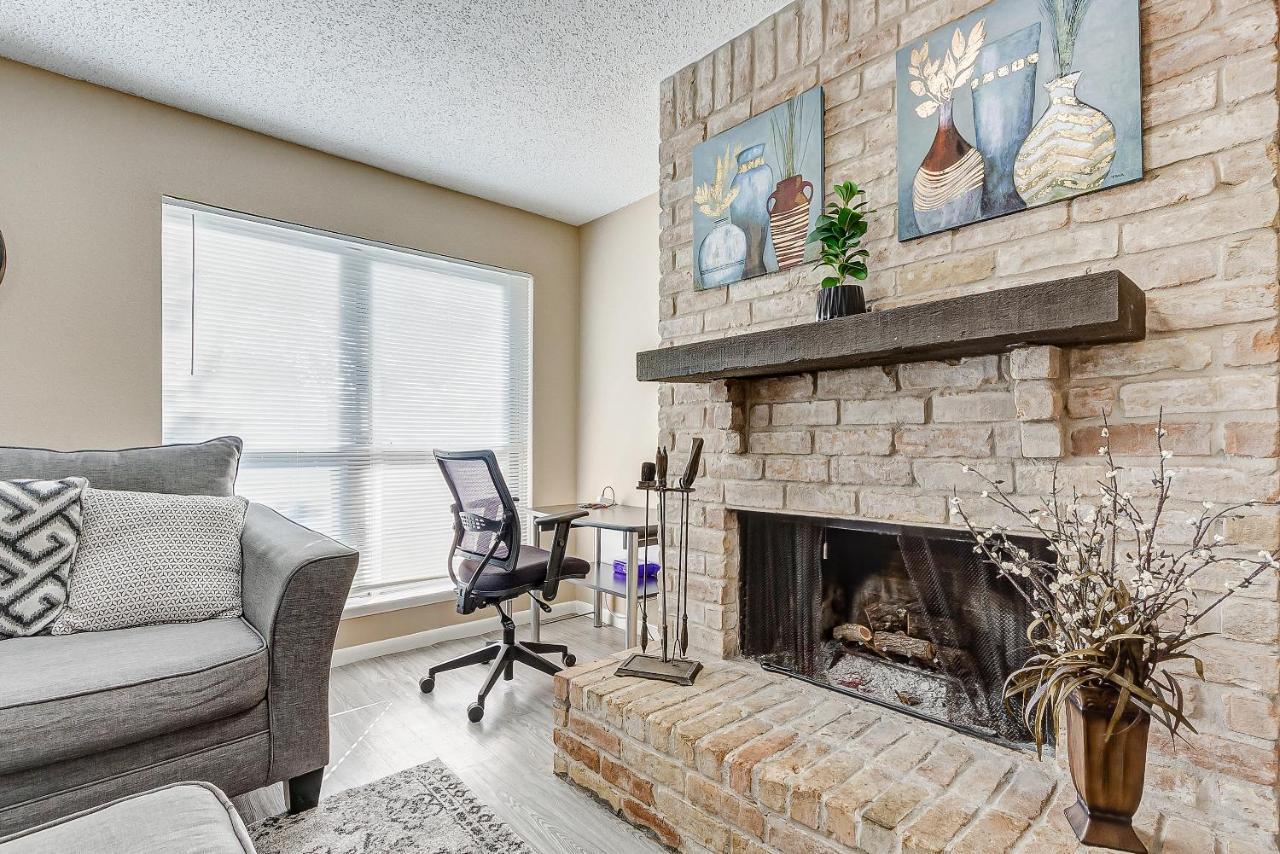 Cheerful 3-Bedroom Home With Indoor Fireplace Houston Eksteriør billede
